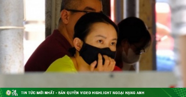 Phụ huynh "đỏ mắt", vượt trăm km về Hà Nội chờ con thi lớp 10 trường chuyên