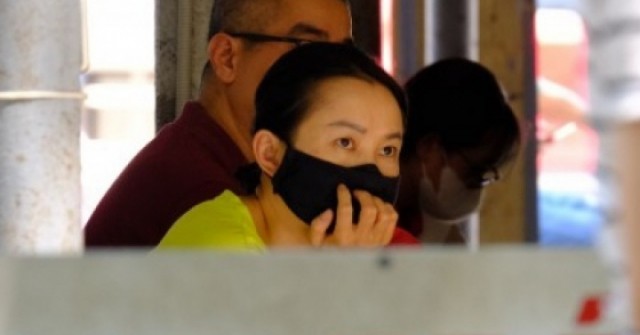 Phụ huynh "đỏ mắt", vượt trăm km về Hà Nội chờ con thi lớp 10 trường chuyên