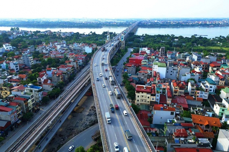 Cầu Thăng Long hướng về các xã ngoại thành của Thủ đô Hà Nội.