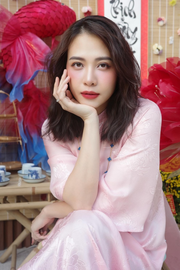 Người đẹp Đàm Thu Trang.