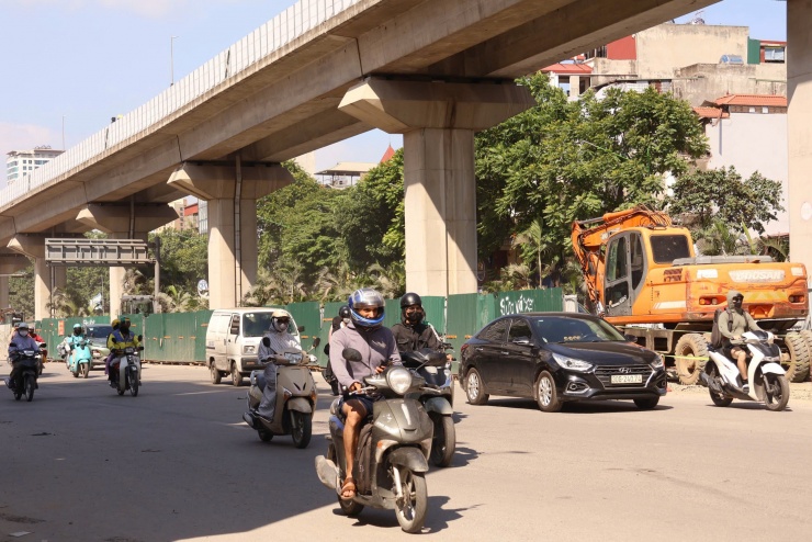 Khu vực đường Nguyễn Trãi có nhiều "lô cốt" dự án chống ngập