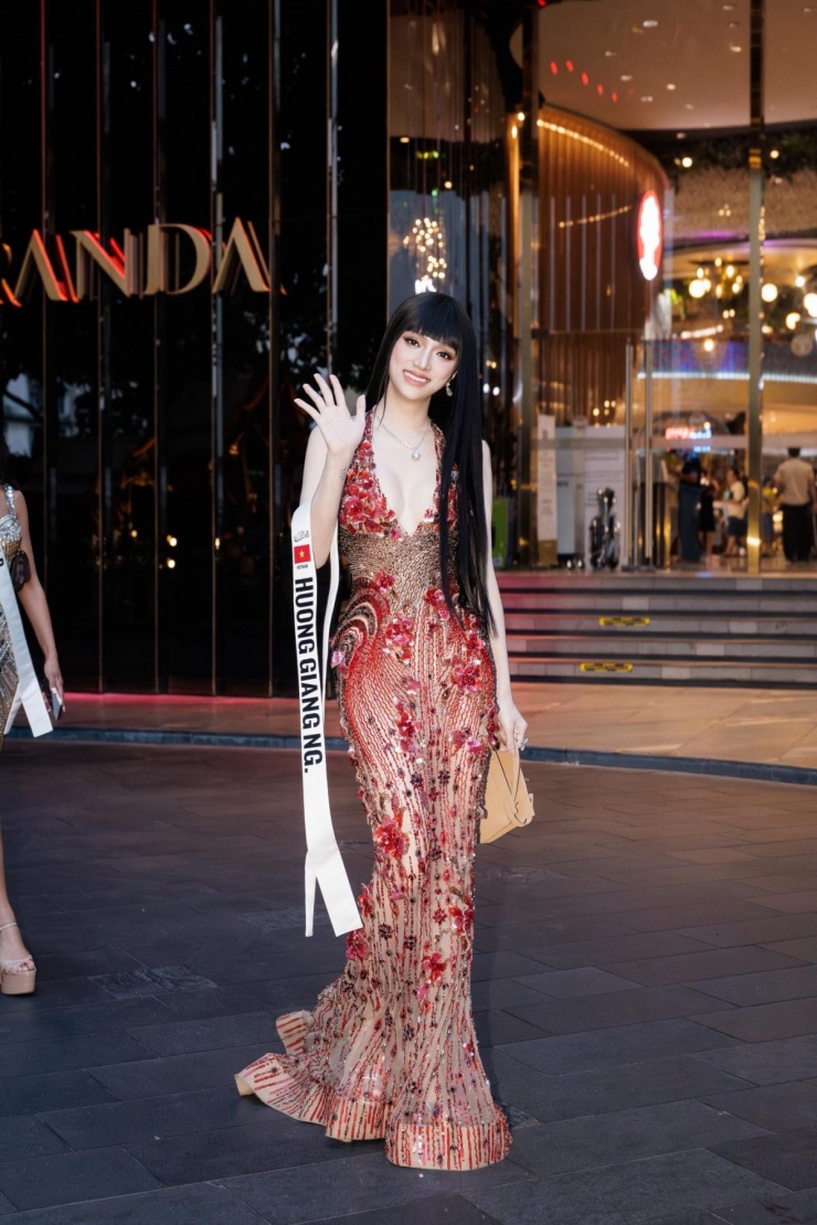Hương Giang chăm đi giày 20 cm ở Miss Grand dù chân sưng phù - 6