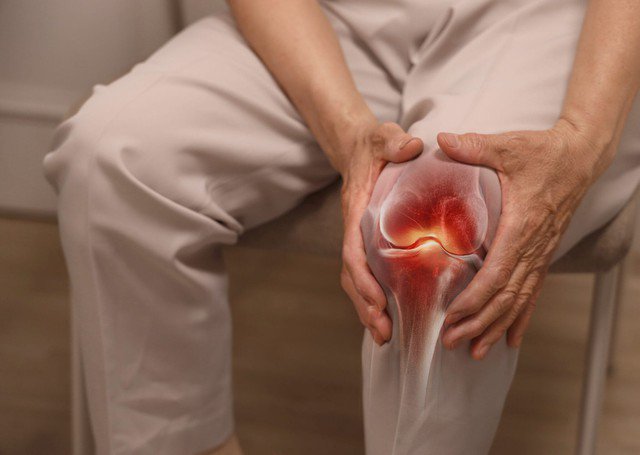 Việc điều chỉnh góc chân giúp giảm tải trọng đè lên đầu gối, vốn là nguyên nhân chính khiến cho tình trạng thoái hóa khớp gối tiến triển nhanh hơn. Ảnh minh họa: Getty Images
