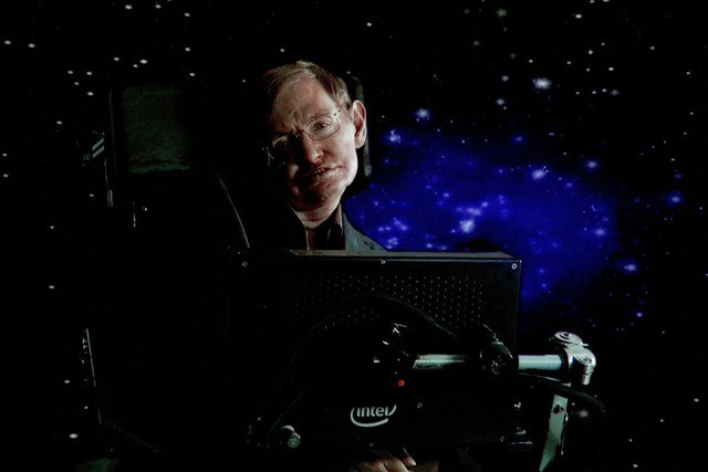 Stephen Hawking đã dành trọn những năm tháng cuối đời để phát đi những lời cảnh báo đanh thép về vận mệnh của nhân loại. Ảnh: Frederick M. Brown/Getty Images