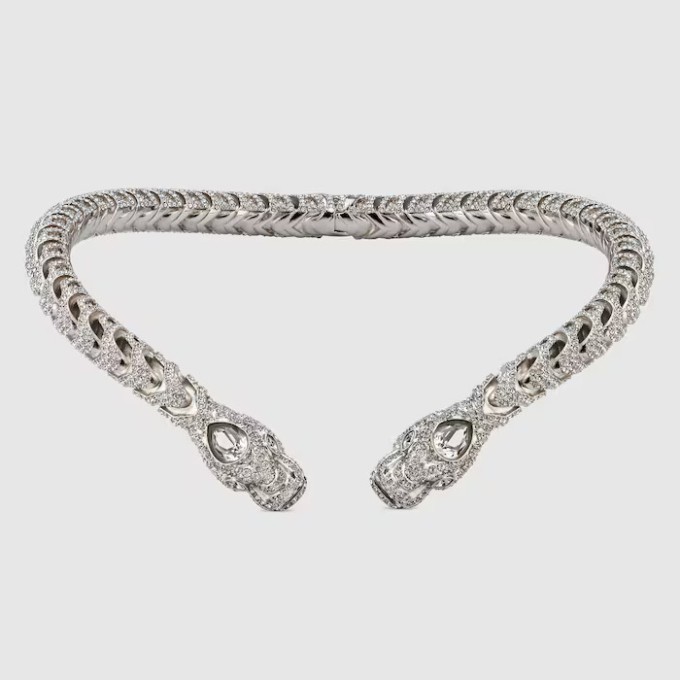 Vòng cổ Dionysus cũng nằm trong bộ sưu tập La Famiglia của nhà mốt Gucci. Ảnh: Gucci