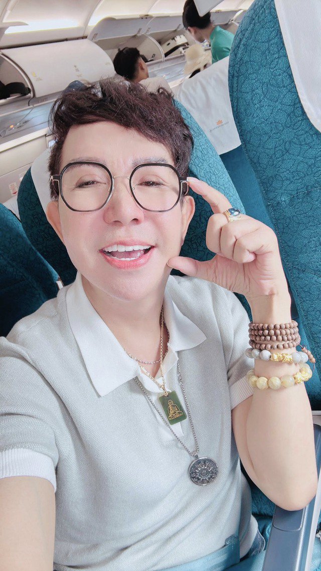 Vẻ ngoài mềm mại, nữ tính của ca sĩ Long Nhật.