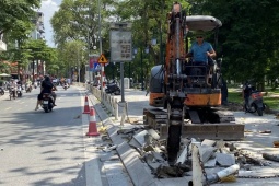 Phường Hai Bà Trưng nói gì về việc ‘đục phá vỉa hè lát đá trên tuyến đường trăm tỷ’?
