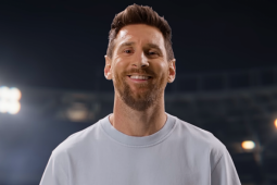 Messi tâng bóng trong MV của Shakira