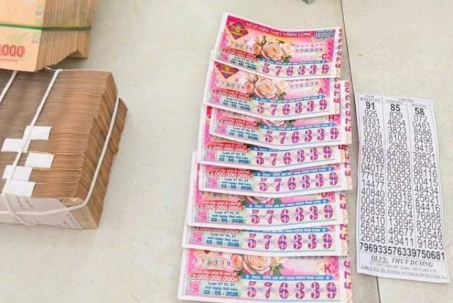 Lời kể từ chủ đại lý vé số nơi nam thanh niên mua giúp cụ già 8 tờ và trúng độc đắc 16 tỉ đồng