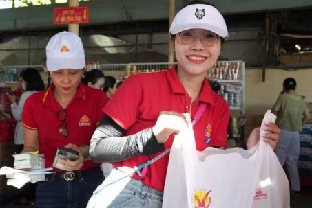 Một doanh nghiệp tặng hơn 1.300 chỉ vàng tri ân người lao động