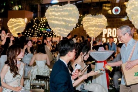 Bài phát biểu gây sốt của Chủ tịch hội đồng trường ở Hà Nội: "Thầy từng đi bán kem"