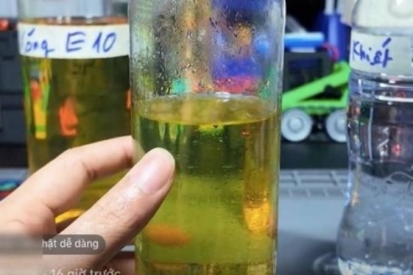 Các chủ xe lan truyền cách tách cồn khỏi xăng E10, chuyên gia cảnh báo rủi ro