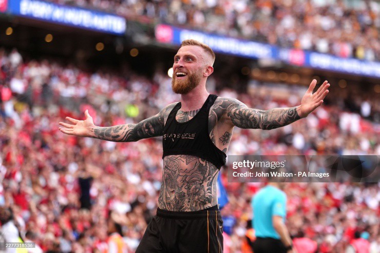 Phút 90+5,&nbsp;Oli McBurnie ghi bàn thắng quý như vàng giúp Hull City đánh bại Middlesbrough 1-0 ở chung kết play-off lên hạng Ngoại hạng Anh.