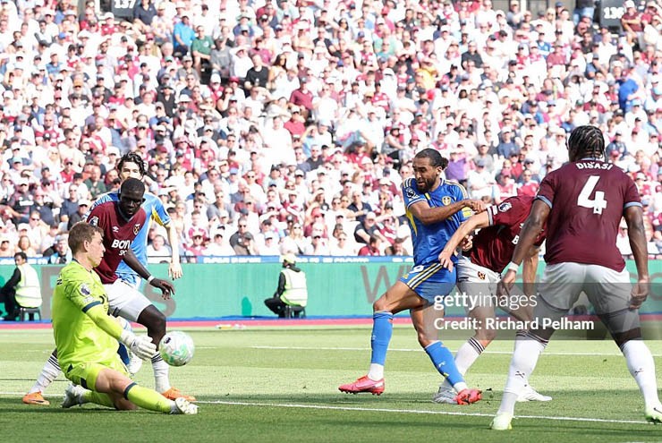 West Ham gặp khó khăn trước Leeds