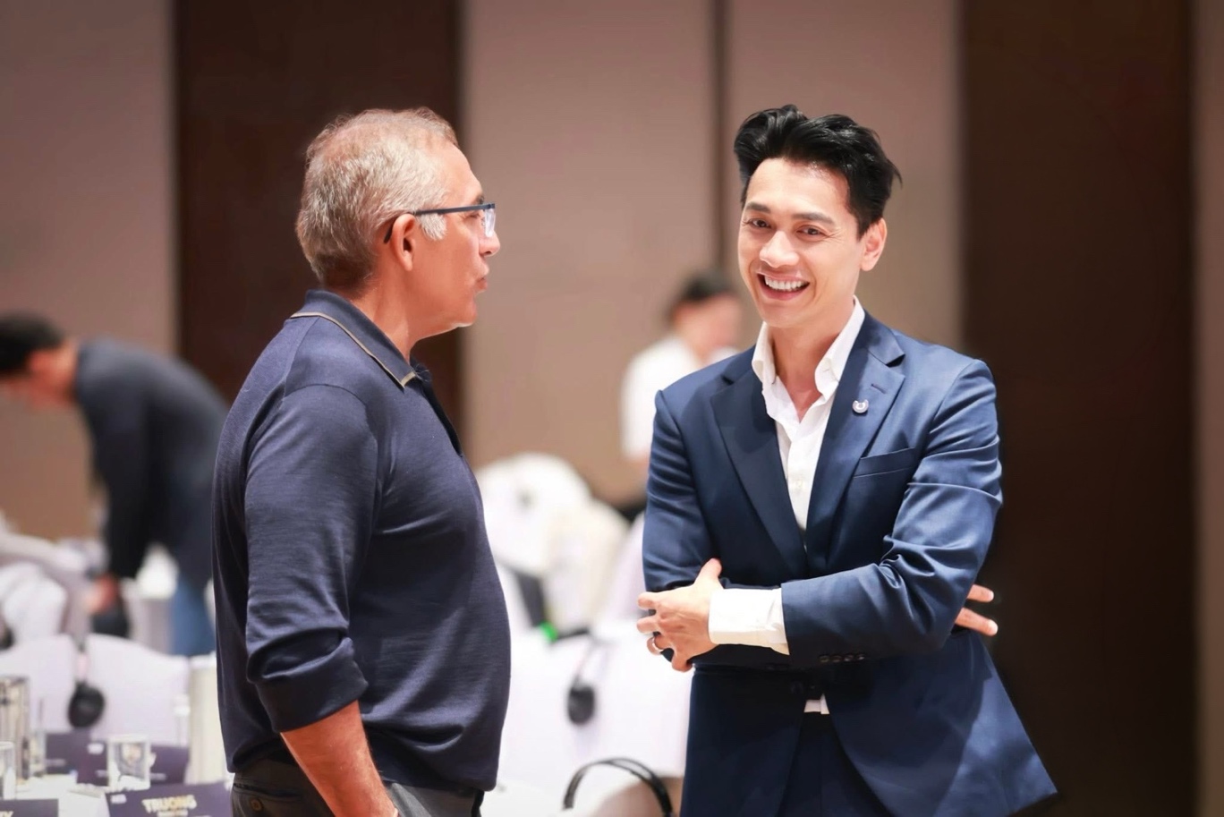 Giáo sư Gulati từ Harvard Business School (bên trái) &amp; ông Trần Hùng Huy, Chủ tịch HĐQT ACB