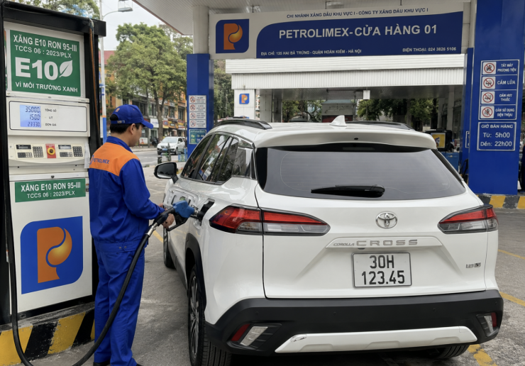 Thử nghiệm xăng E10 trên Toyota Corolla Cross (bản xăng và hybrid).