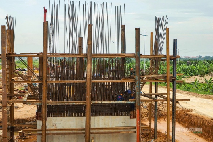 Cầu Hồng Hà vượt sông Hồng dần lộ diện - 10
