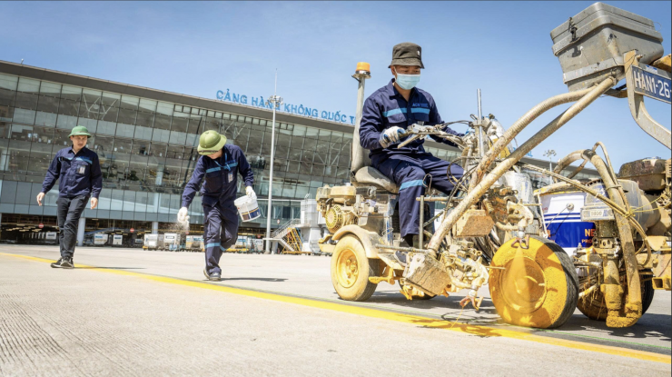 Nhiệt độ bề mặt sân bay chạm mức kỷ lục 71 độ C - 14
