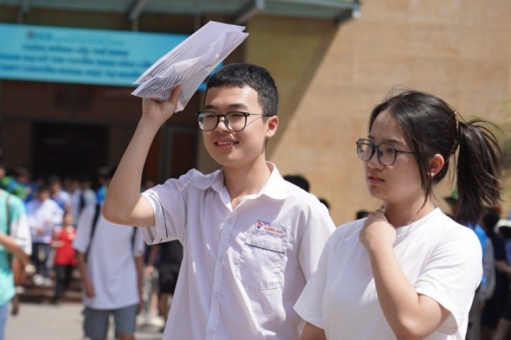 Nắng nóng 40 độ C, bác sĩ khuyến cáo 5 điều học sinh thi lớp 10 cần làm