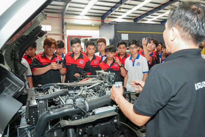 Nhiều ngành học mà AI không thể thay thế, chỉ hỗ trợ thêm để đạt hiệu suất cao hơn