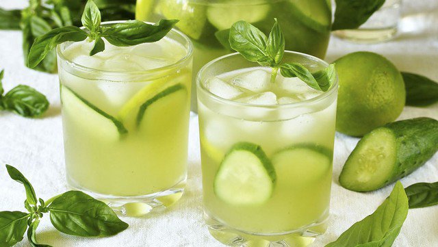 Sự kết hợp giữa dứa và dưa chuột tạo nên một loại nước ép vừa giúp cơ thể nhẹ nhàng, vừa làm đẹp da.