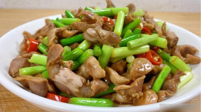 Món ăn mề gà xào ngồng tỏi vừa thơm ngon và tiết kiệm