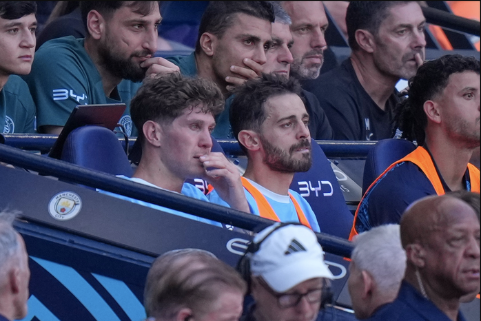 Bernardo Silva và John Stones không còn khoác áo Man City trong tương lai