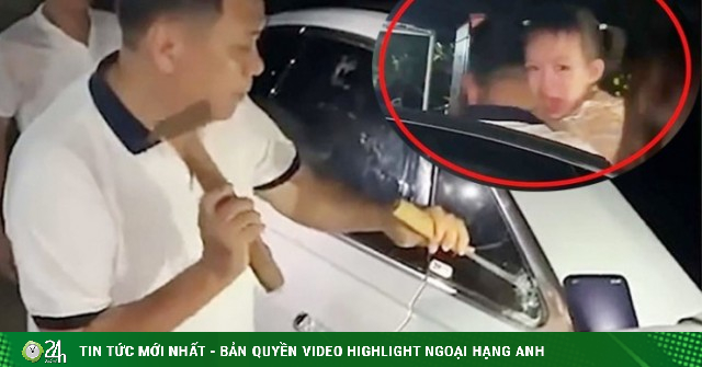 Người dân phá kính cứu bé gái mắc kẹt trong xe ô tô bị khóa