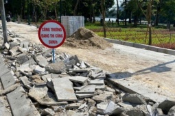Tuyến vỉa hè lát đá gần như còn nguyên vẹn ở Hà Nội "bị đục phá"