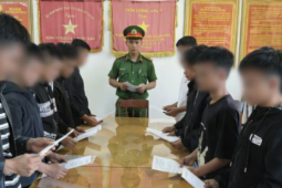 Khởi tố 10 đối tượng ép nạn nhân xuống cống rồi đánh dù nạn nhân đã xin lỗi