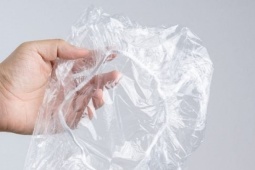 Vì sao nên mang mũ tắm nilon từ khách sạn về nhà?