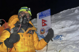 Bác sĩ Việt Nam lập kỷ lục chinh phục 3 đỉnh Everest trong 4 ngày