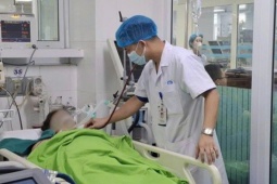 Làm việc giữa trời nắng gắt, nhiều người nhập viện cấp cứu vì sốc nhiệt