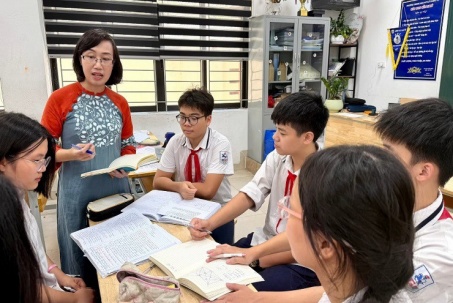 Nắng như 'đổ lửa', học sinh Hà Nội vẫn say sưa ôn thi vào lớp 10