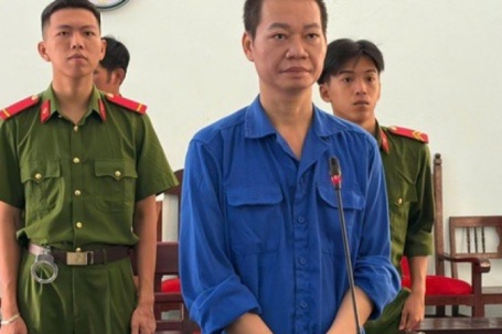 Mở két sắt trộm vàng của 'vợ hờ'