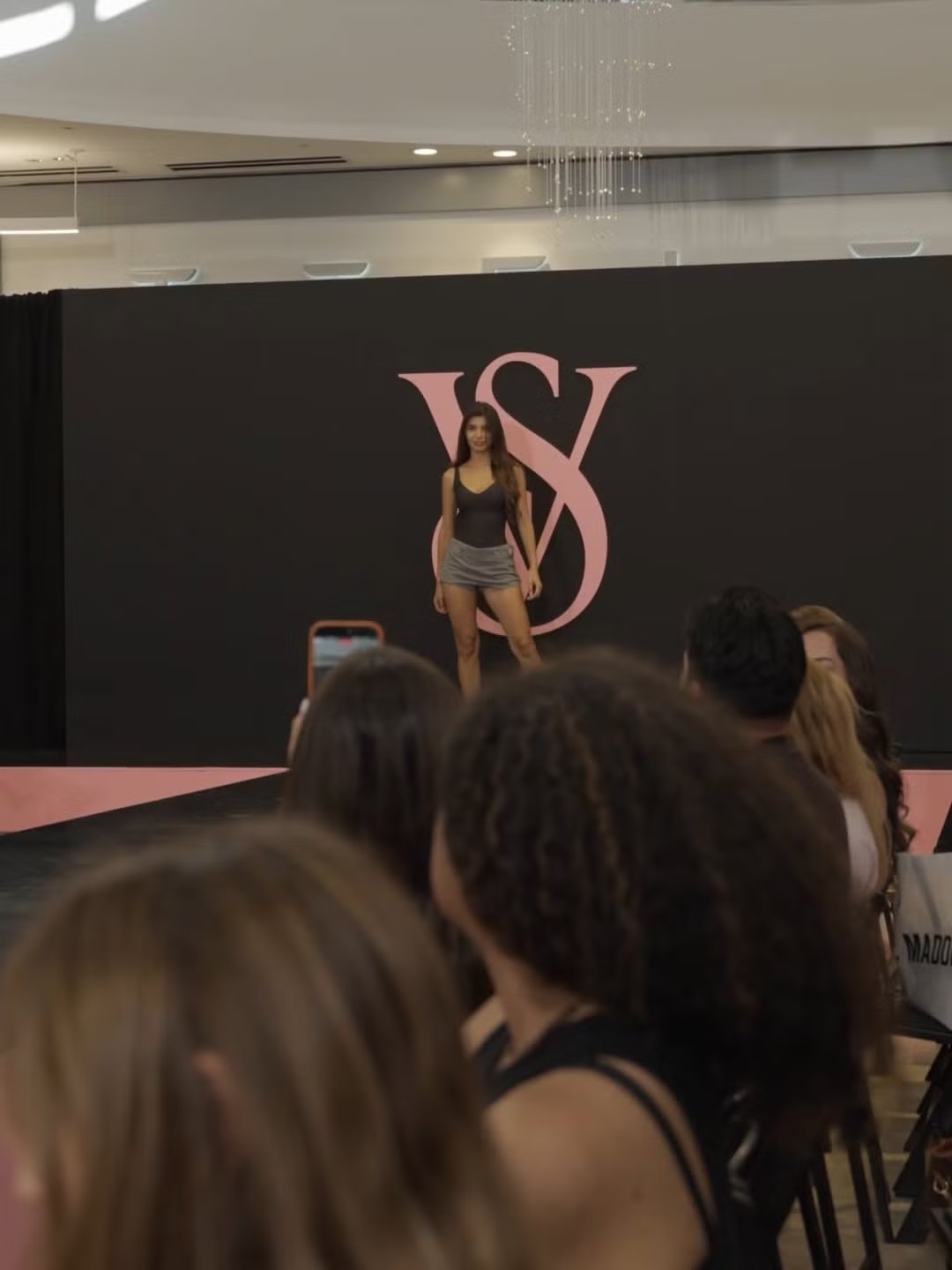 Hoa hậu, á hậu Hòa bình đổ bộ casting Victoria's Secret - 5