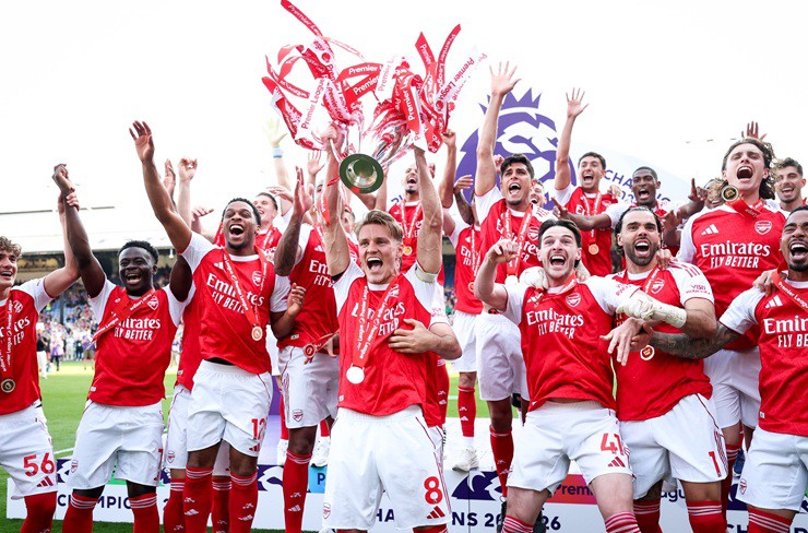 Đây là khoảnh khắc mà các CĐV Arsenal đã chờ đợi, khắc khoải và khao khát suốt 22 năm dài đằng đẵng