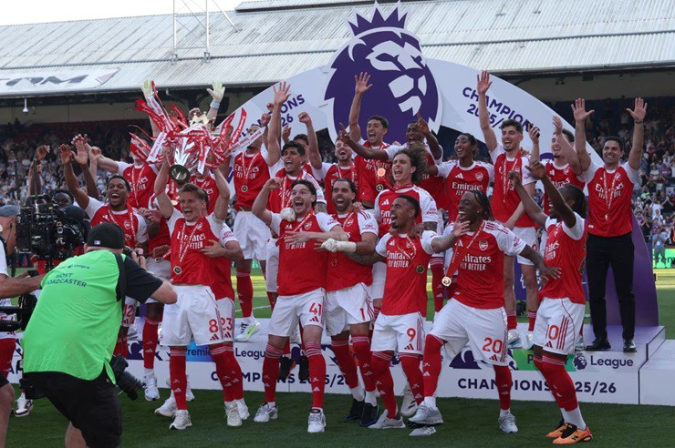 Rất nhiều nụ cười rạng rỡ trên khuôn mặt các cầu thủ Arsenal