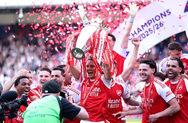 Arsenal nâng cao chức vô địch Ngoại hạng Anh