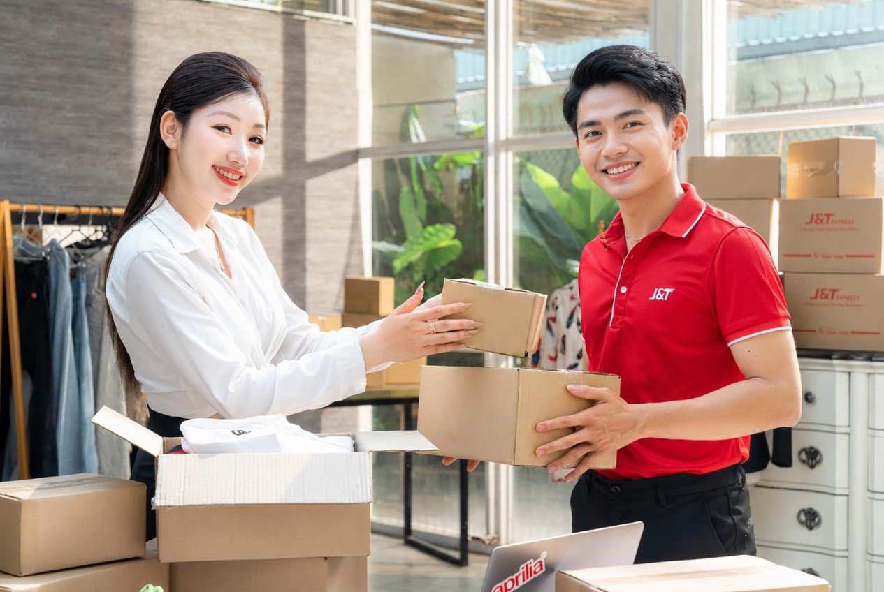Người dùng có thể gửi hàng nhanh chóng qua ứng dụng J&amp;T Express