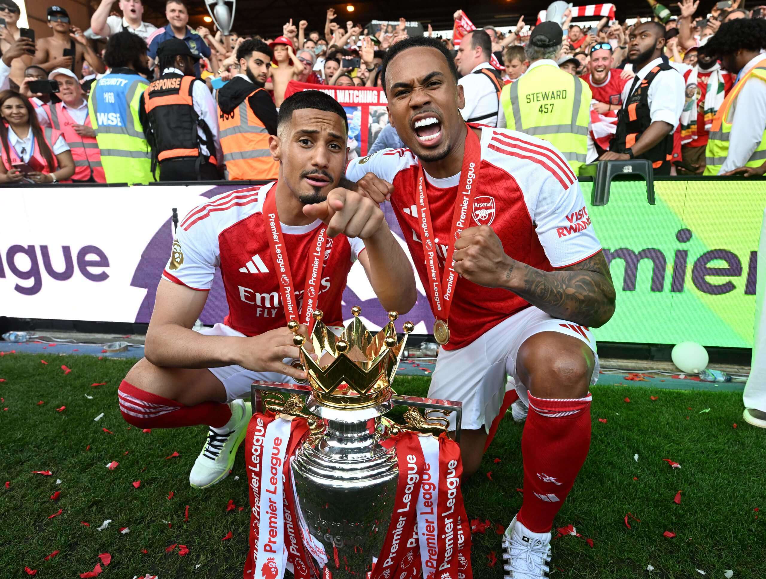 Arsenal kiếm về gần 200 triệu bảng sau khi vô địch Ngoại hạng Anh