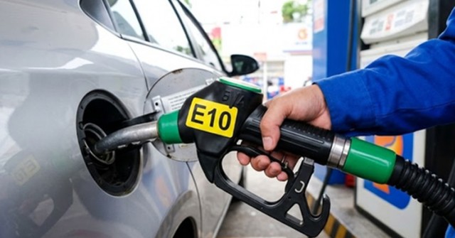 Xe của bạn có "nuốt" được xăng E10? Vào ngay trang web này để biết câu trả lời
