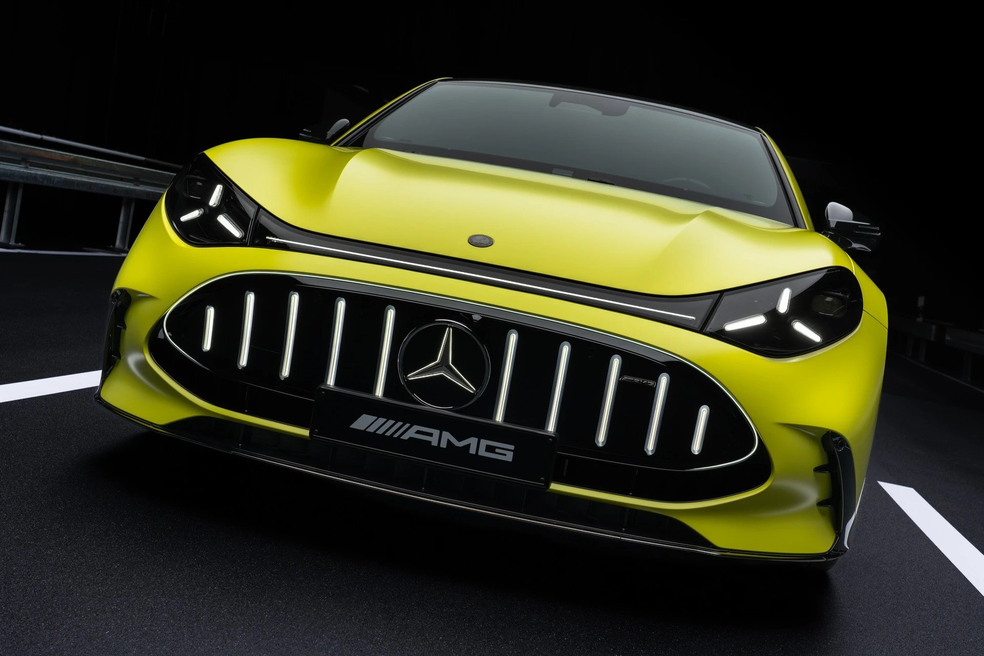Mercedes-AMG GT 55 4-Door Coupe được trang bị 3 động cơ điện, cho&nbsp;công suất thường trực 510 mã lực.