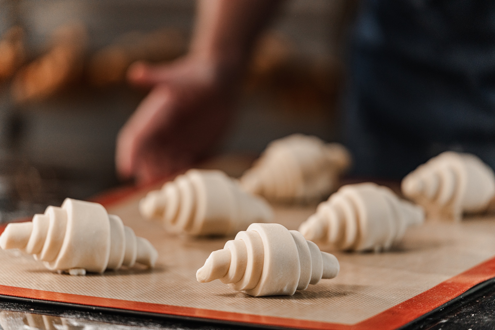 Những chiếc bánh ra lò tại Eric Kayser vẫn trung thành dòng men tự nhiên Sourdough đặc trưng.