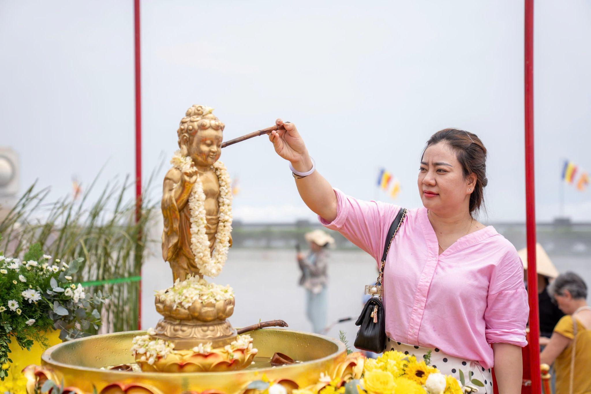 Những khoảnh khắc thiêng liêng mùa Phật đản trên núi Bà Đen, Tây Ninh - 4
