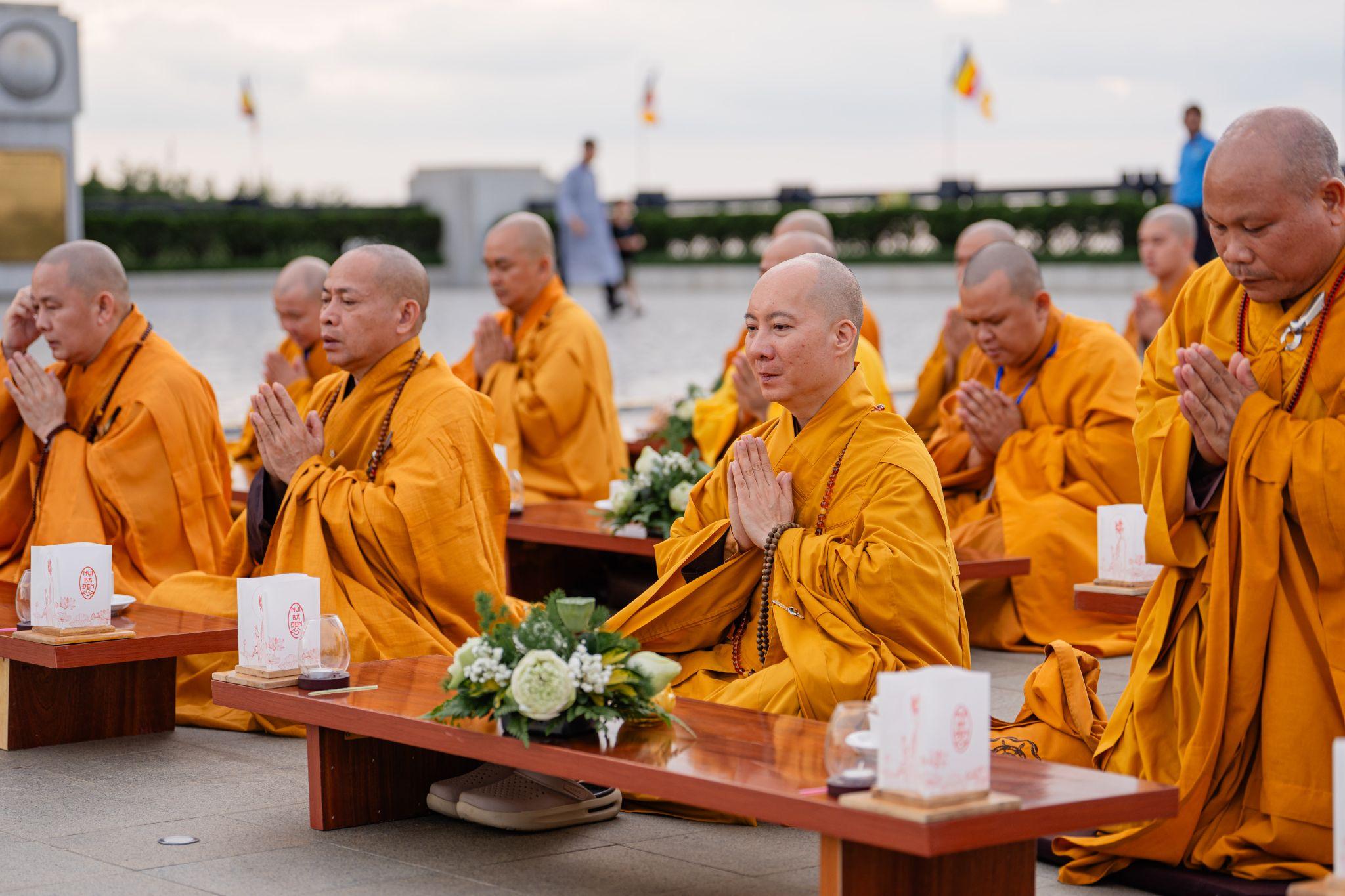 Những khoảnh khắc thiêng liêng mùa Phật đản trên núi Bà Đen, Tây Ninh - 2