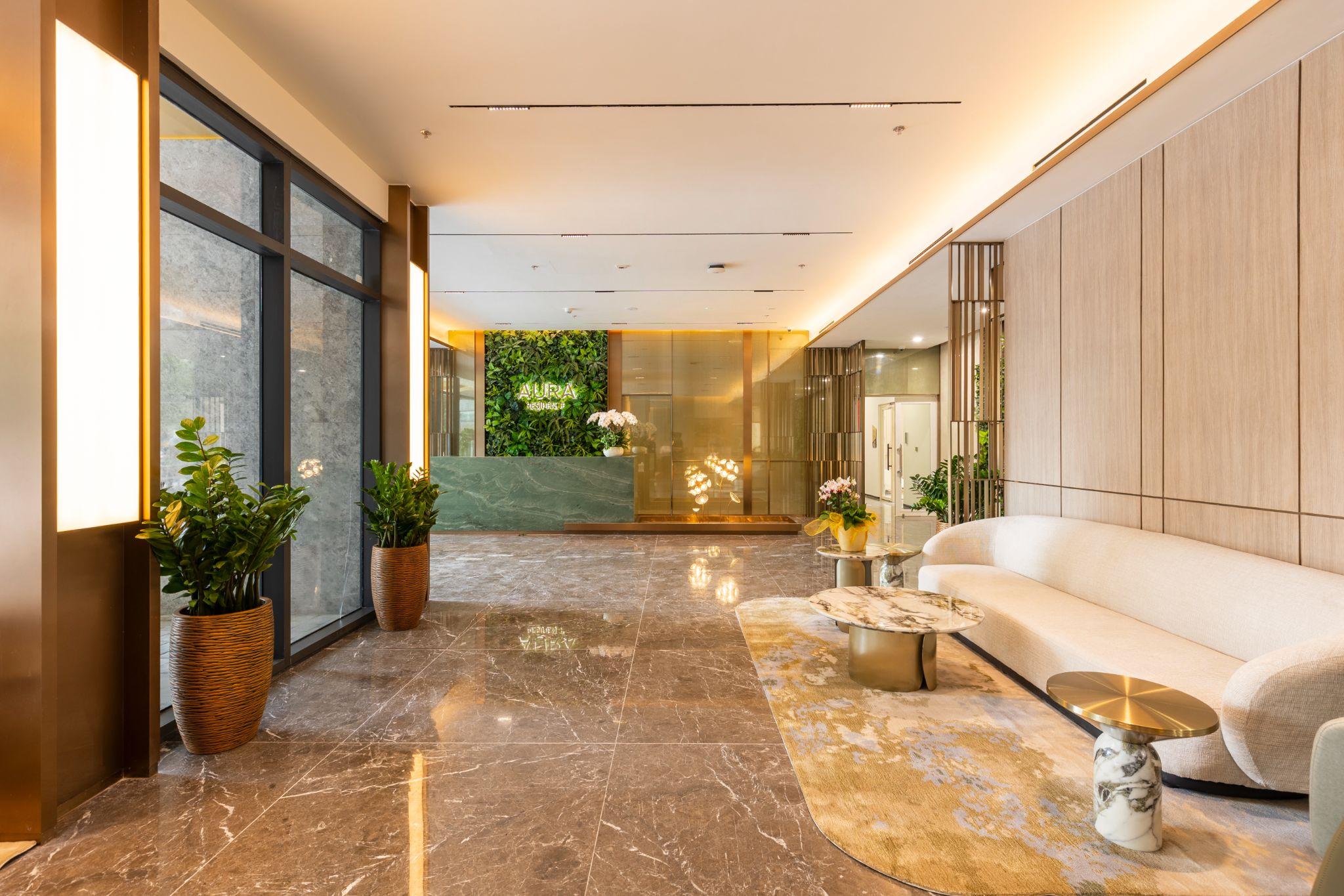 Không gian sảnh tinh tế chào đón cư dân trở về tại tòa The Aura - dự án LUMIÈRE Evergreen