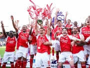 Arsenal nâng cao chiếc cúp Ngoại hạng Anh, lập kỷ lục "vô tiền khoáng hậu"
