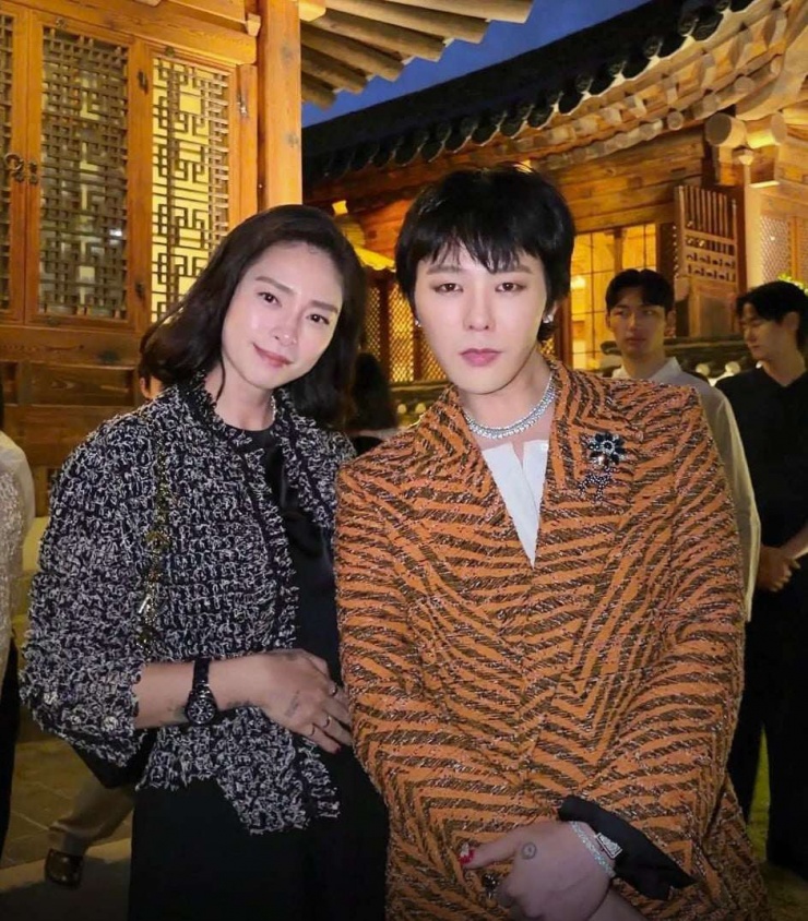 Ngô Thanh Vân khoe hình chụp chung với G-Dragon. (Ảnh: FBNV)