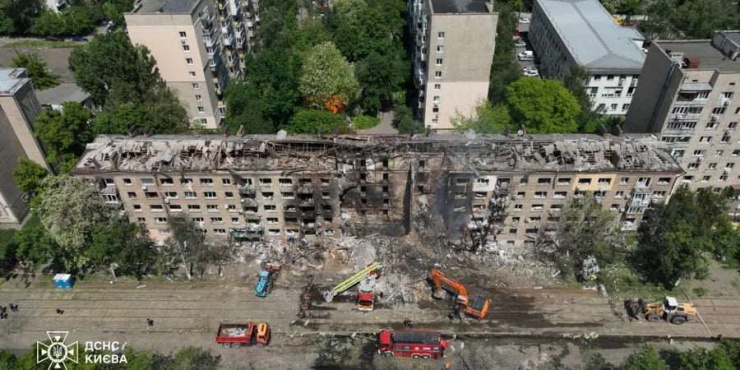 Một ngôi nhà ở Kiev sau cuộc tấn công phối hợp của Nga vào ngày 24 tháng 5 năm 2026. Ảnh: Văn phòng Dịch vụ Khẩn cấp Nhà nước tại Kiev